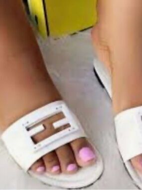 Fendi White Leather Logo-Buckle Slide Mules